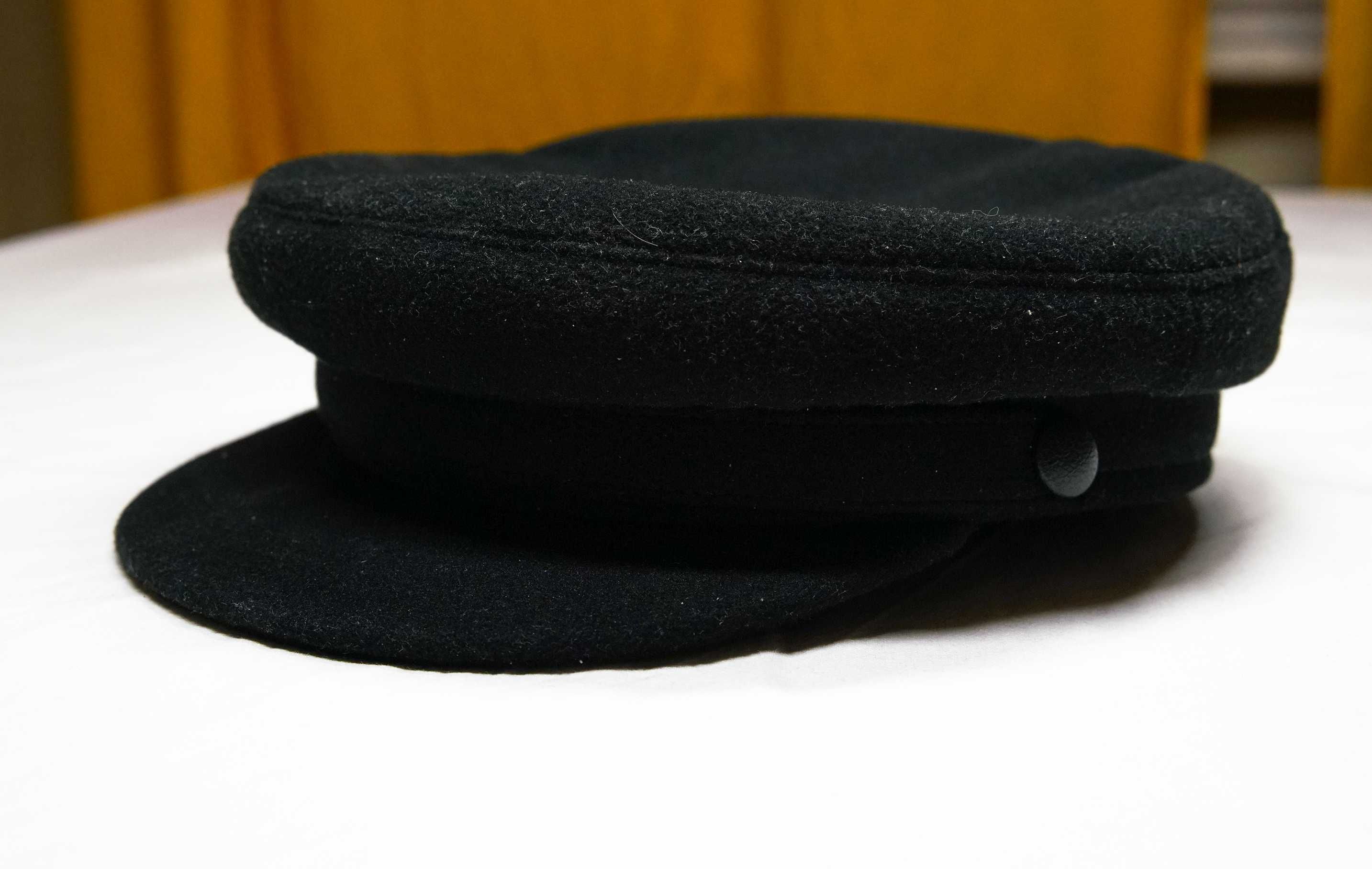 Maciejówka czarna - czapka. Handmade z pracowni kapeluszy w Gdańsku