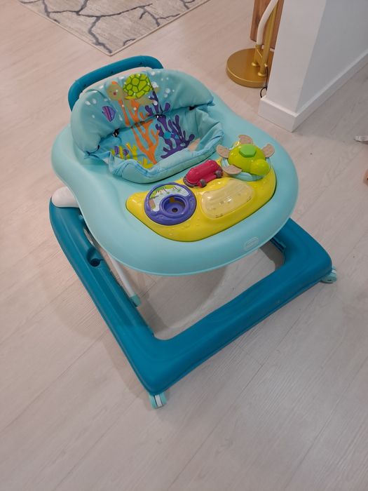 Andarilho com musica e luzes