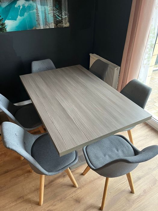 Stół kuchenny z krzesłami 140x90 w bardzo dobrym stanie