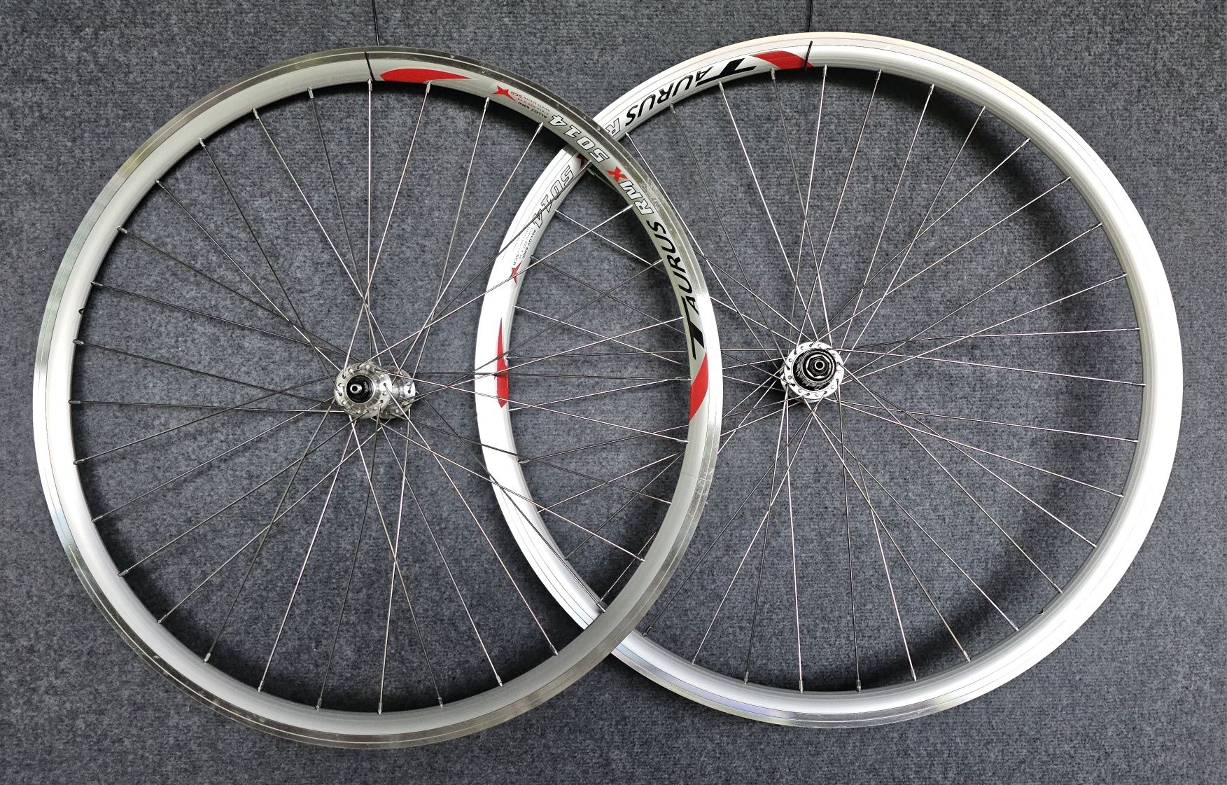 Koła szosowe 30mm Shimano Sora Remerx Taurus 622x14 czarne lub srebrne