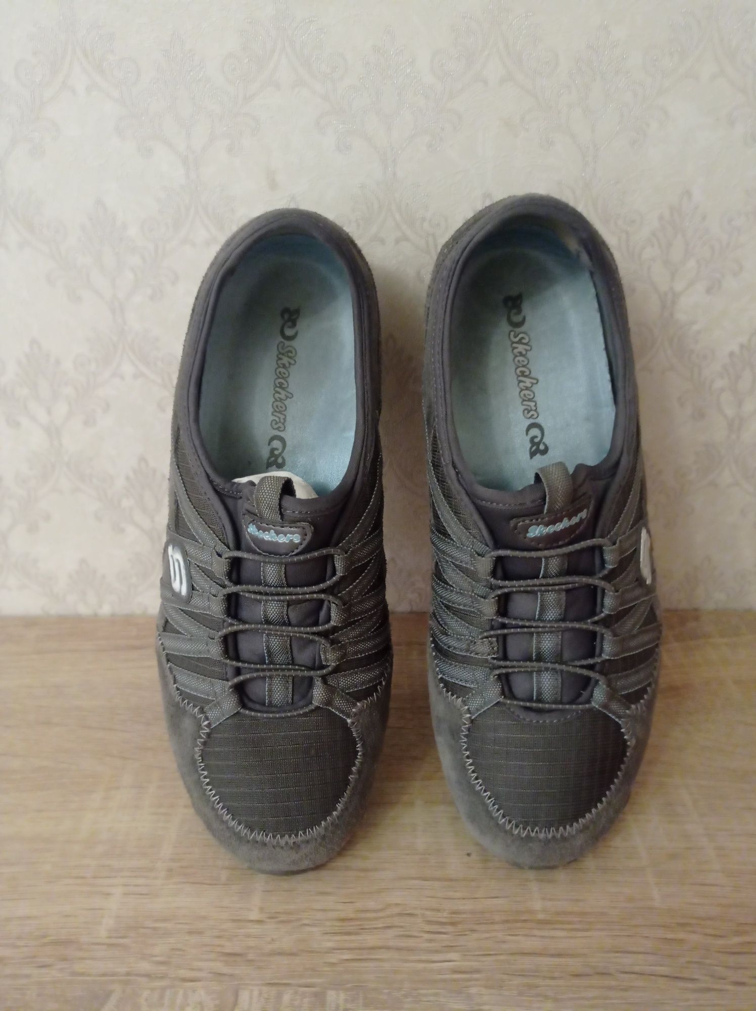 Кроссовки кожаные женские Skechers р.39, б\у