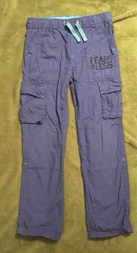 Spodnie letnie chłopięce bojówki  niebieskie z kieszeniami 134