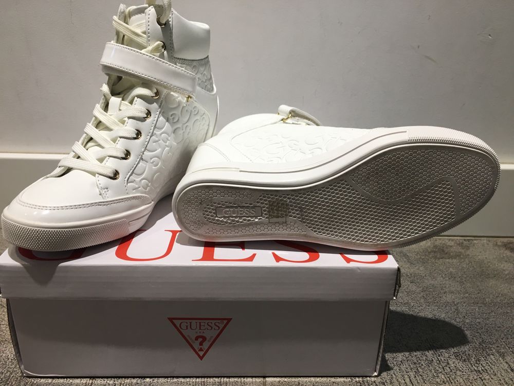 GUESS bałe sneakersy na koturnie rozm. 39