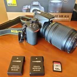 Máquina fotográfica Nikon D5600 "18-140 VR Kit"