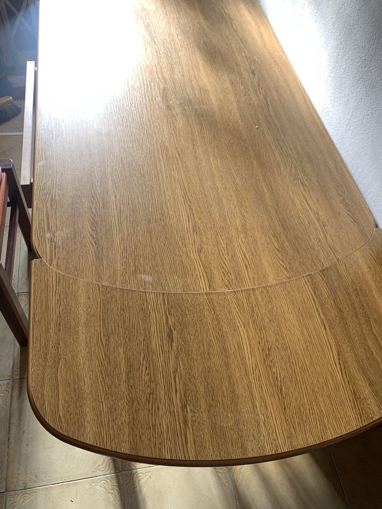 Mesa de sala estensível + 8 cadeiras (opcional)