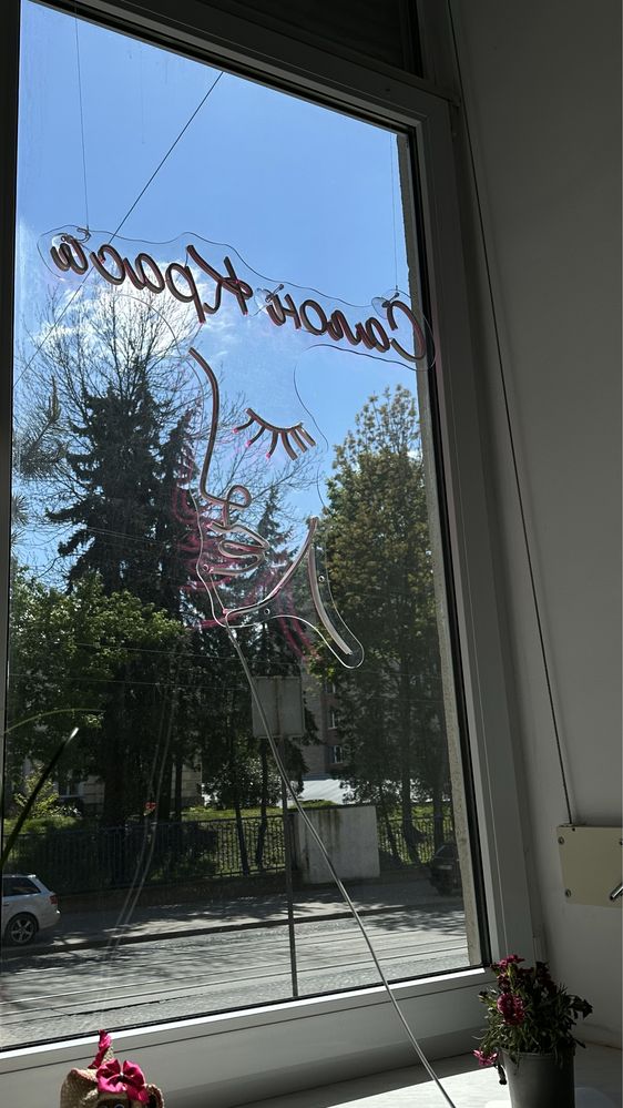 Неонова вивіска Неонова реклама на вікно