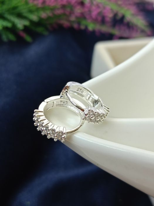 Male drobne klasyczne eleganckie wizytowe kolczyki srebro