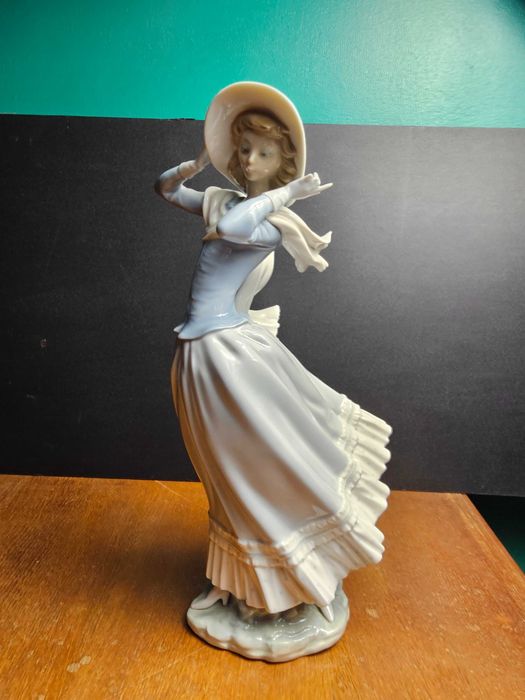 Duża figurka porcelana Lladro 4936 "Wiosenny powiew" 36cm Hiszpania