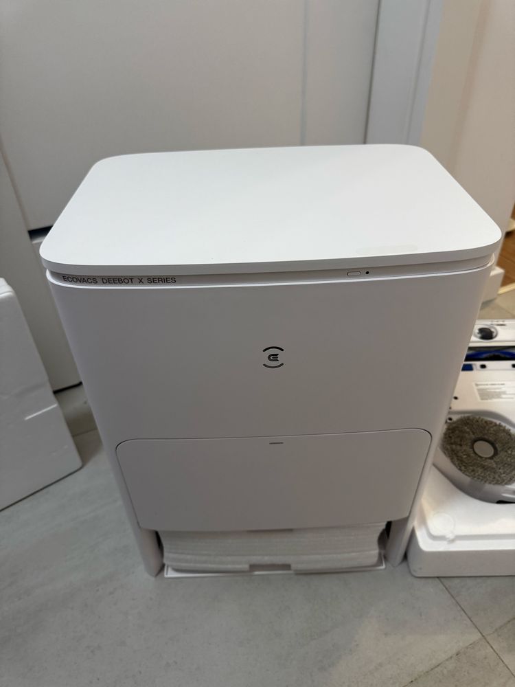 Робот пилосос білий ECOVACS Deebot X5 Omni