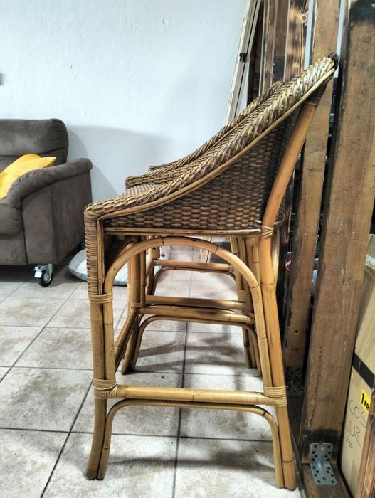 Cadeiras de bambu altas