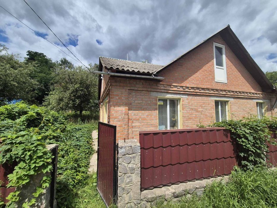 Продам частину будинку по вул.Короленка (біля річки)