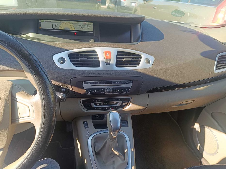 Renault Megane Scenic III 2,0 B  2010 rok 7 os HAK opłacony automat