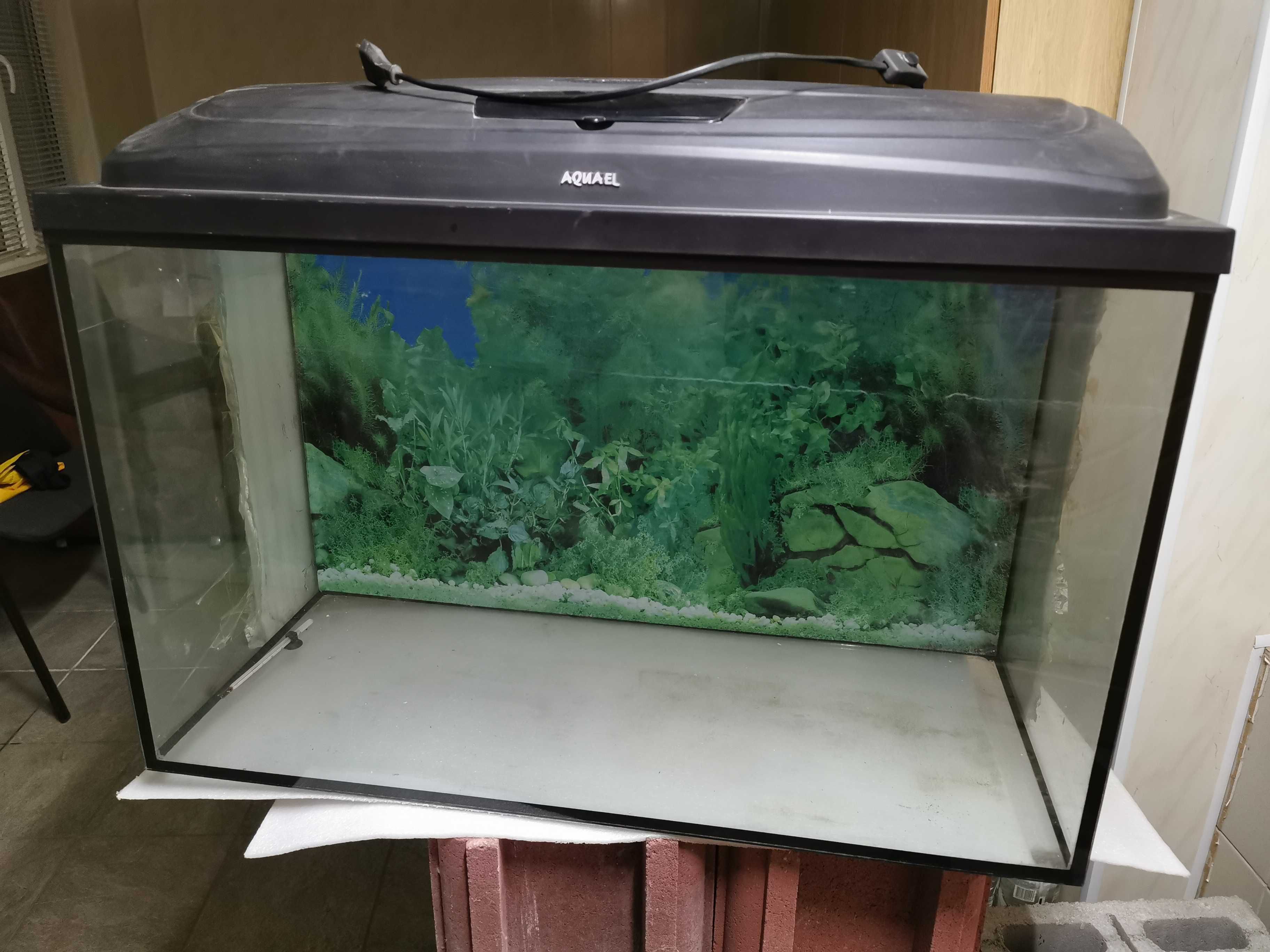 Продам аквариум с крышкой, внешний фильтр, компрессор и обогреватель.