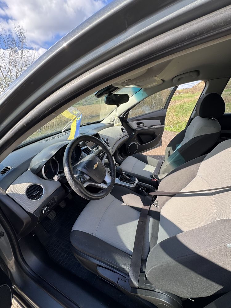 Машина Chevrolet Cruze