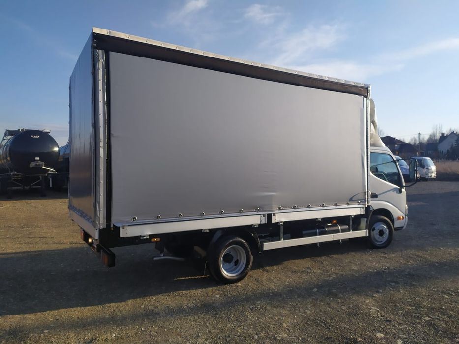 Toyota Dyna 'M35.33' 3.0L [D-4D] 144HP Carroçaria tipo TIR (8 Paletes)