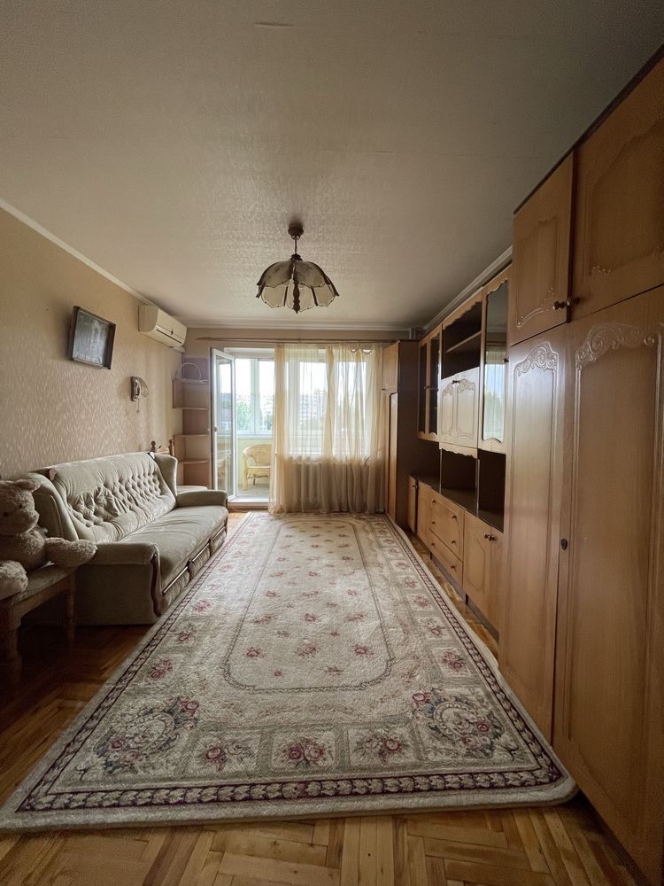 Продаж 2 х кімн квартири 53 м2  центр Вишневевого