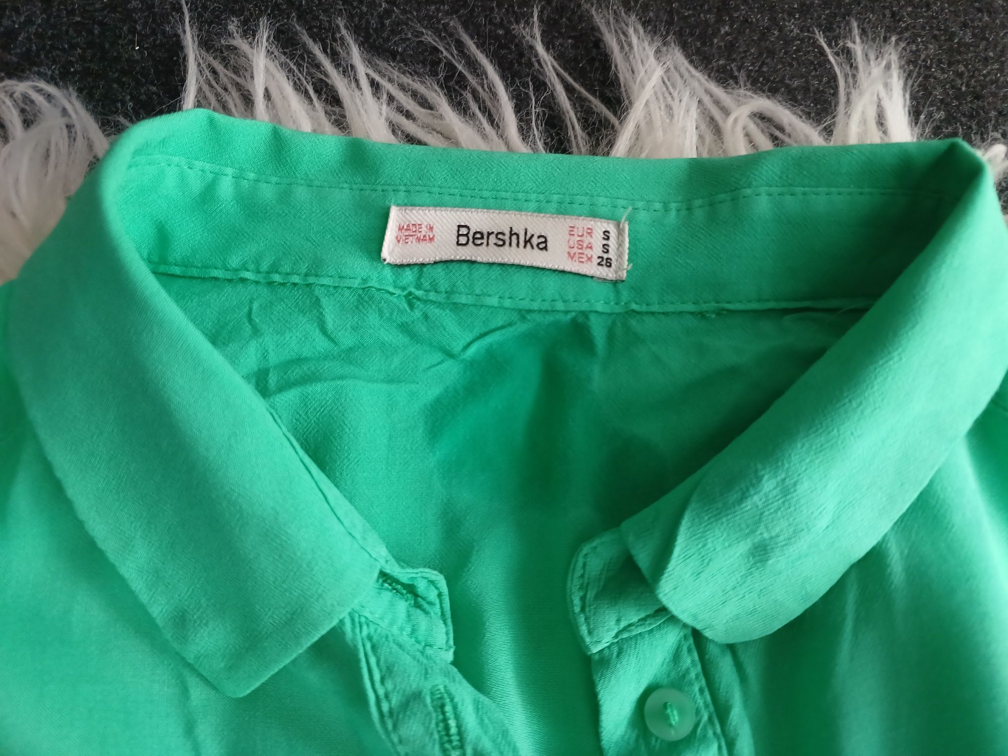 Bluzka Bershka zielona, rozmiar S.