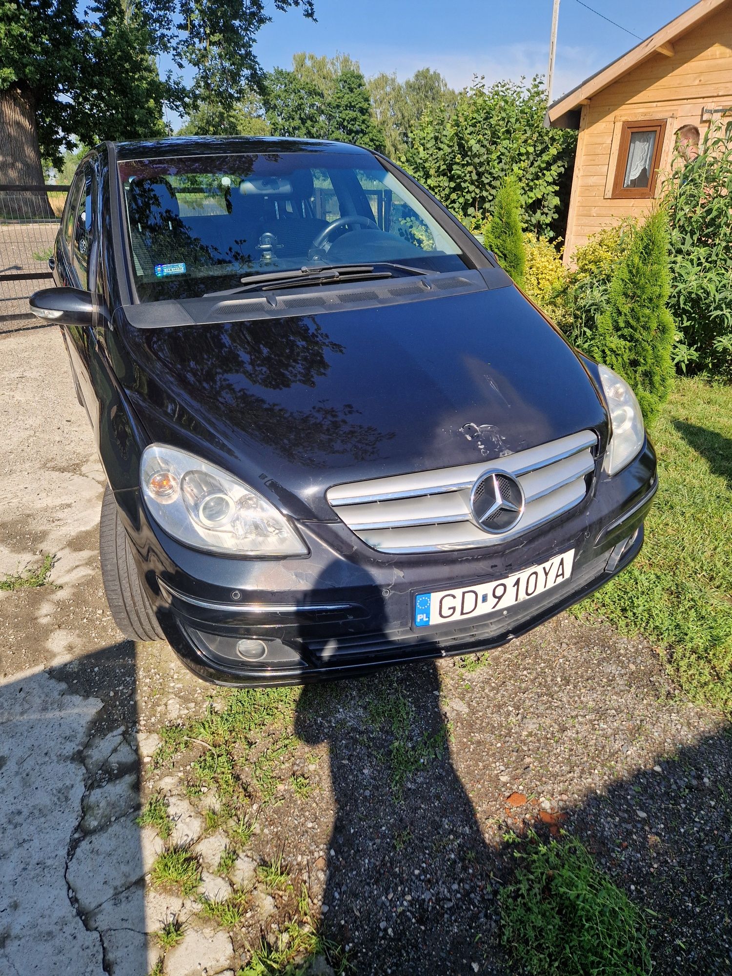 Mercedes-Benz  B 180
