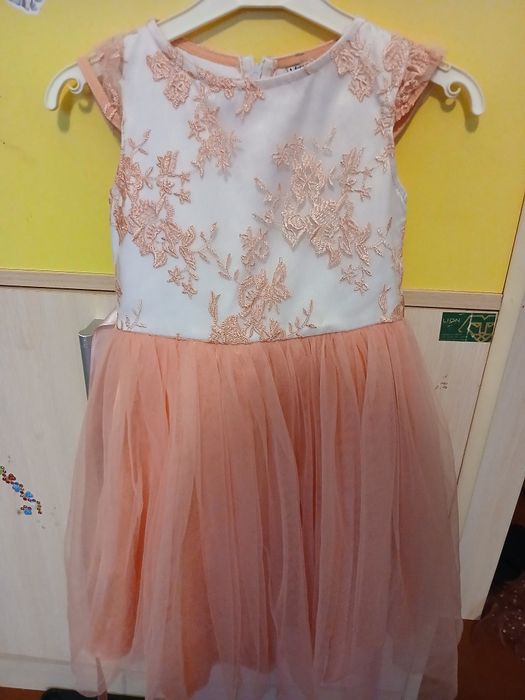 Білі платтячка святкові платтячка  розмір різний