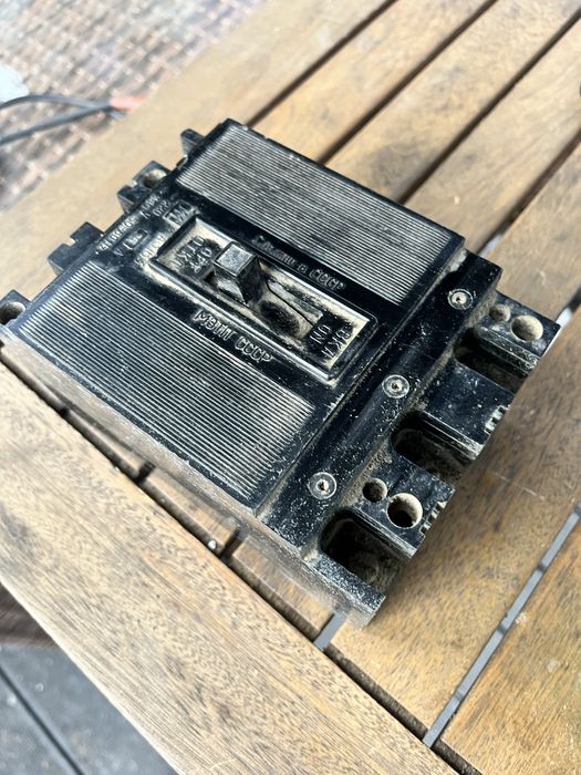 Wyłącznik automatyczny siłowy trójfazowy radziecki