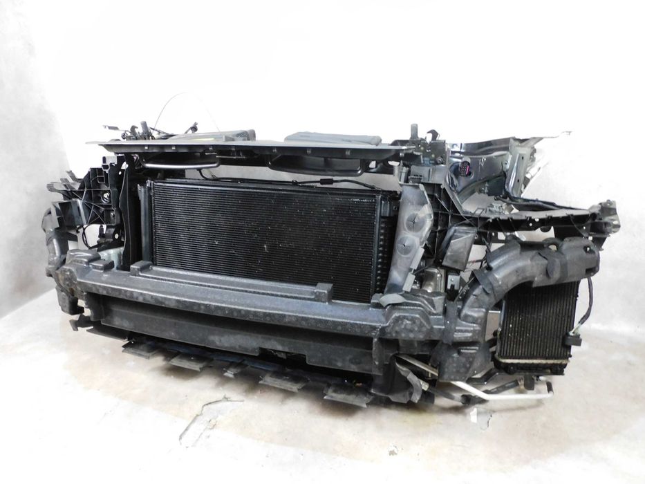 AUDI Q7 4M Передня панель, телевізор