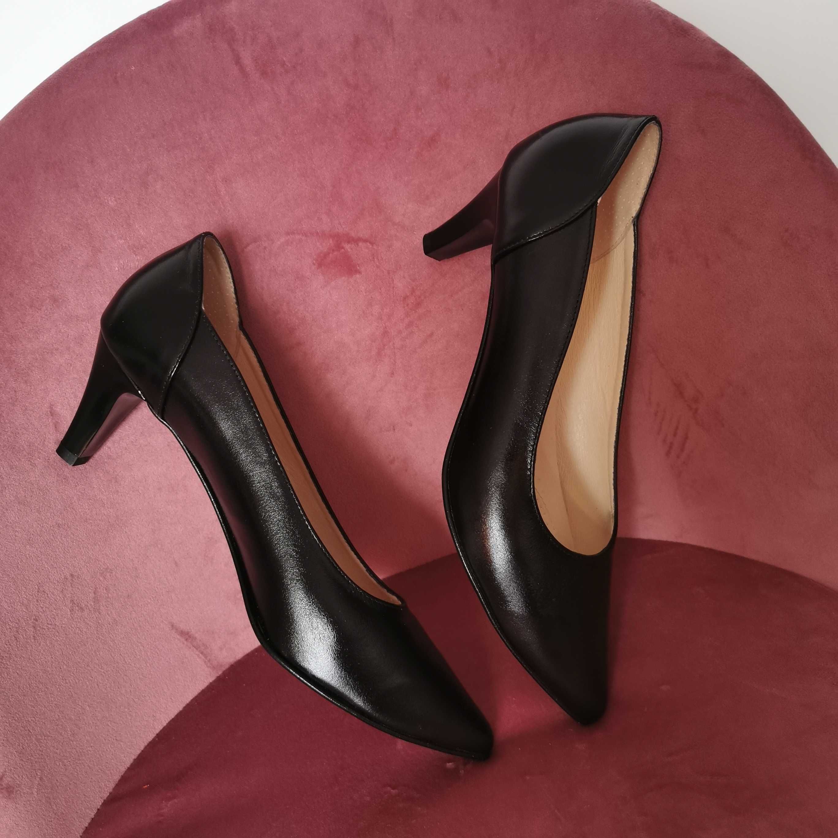 Nowe skórzane czółenka czarne 42 obcasy Filipczyk buty damskie