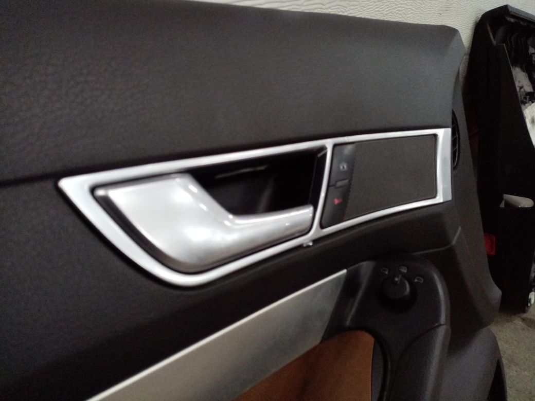 Tapicerka boczek drzwi lewych kierowcy lewy przód Audi A6 C6 skóra