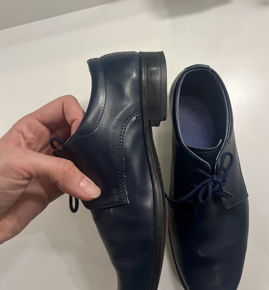 Eleganckie buty dla chłopca, świąteczne obuwie