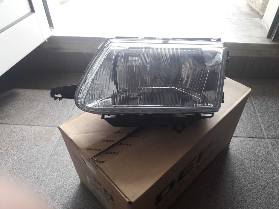 Farol frente Esquerdo Citroen  Saxo 96