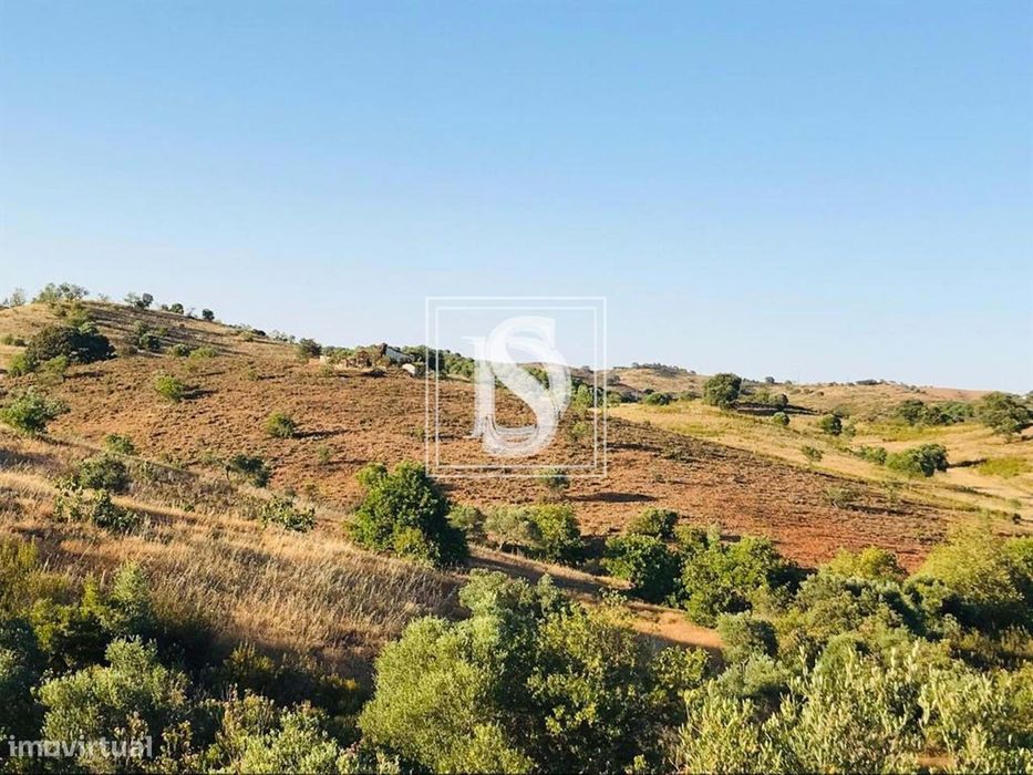 Terreno c/ projeto aprovado e licença de construção paga para moradia