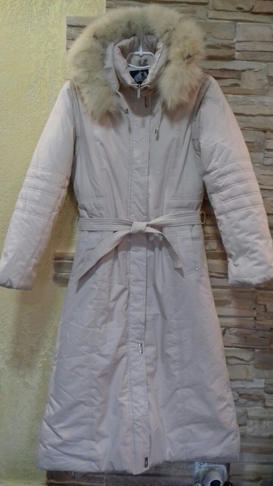 Продам новый зимний пуховик 46 р-ра (Л)