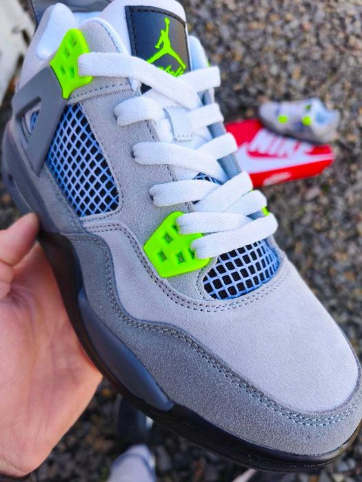 Чоловічі кросівки Nike Jordan 4 Retro демісезонні замша