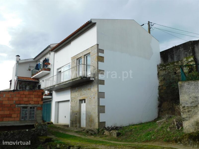 Moradia T2 / Seia, Santiago