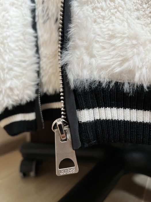 Жіночий бомбер Guess