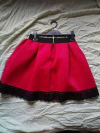 Czerwona spódniczka mini piankowa z koronką
