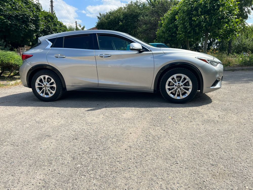 Infiniti 2018 2л. Бензин