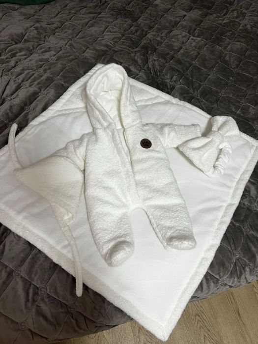 Комбінезон і конверт на виписку