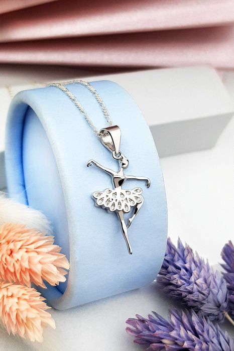 Srebrna zawieszka do łańcuszka balerina z białymi cyrkoniami pr. 925