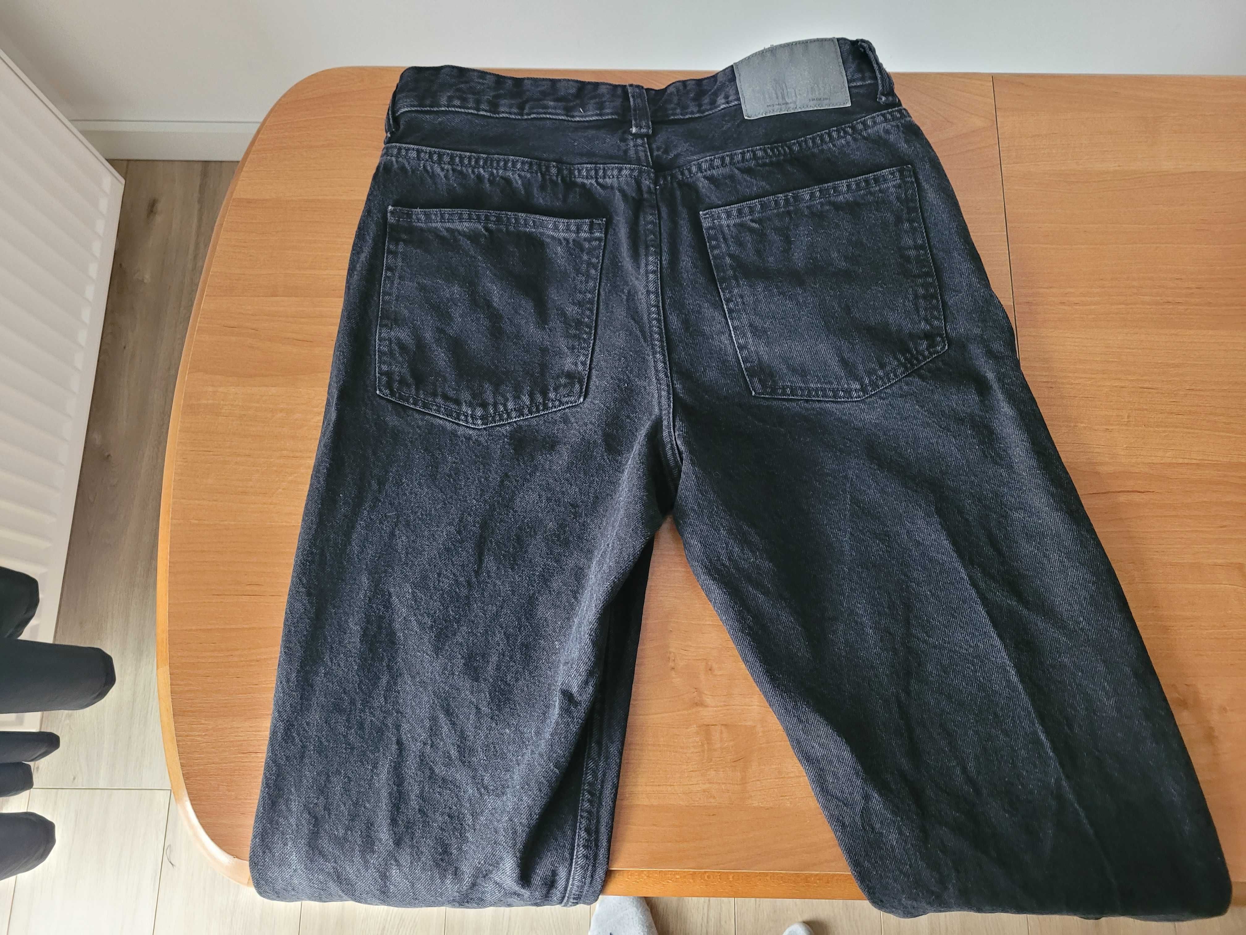 Spodnie męskie Bershka - Czarne jeansy straight fit EUR 40
