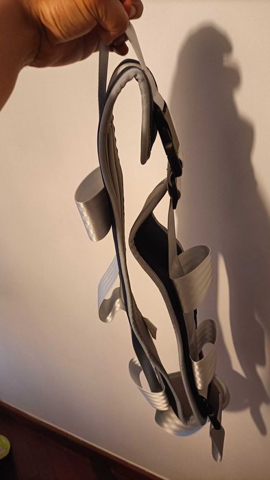 Cinto de transferência com pegas e fecho rápido.