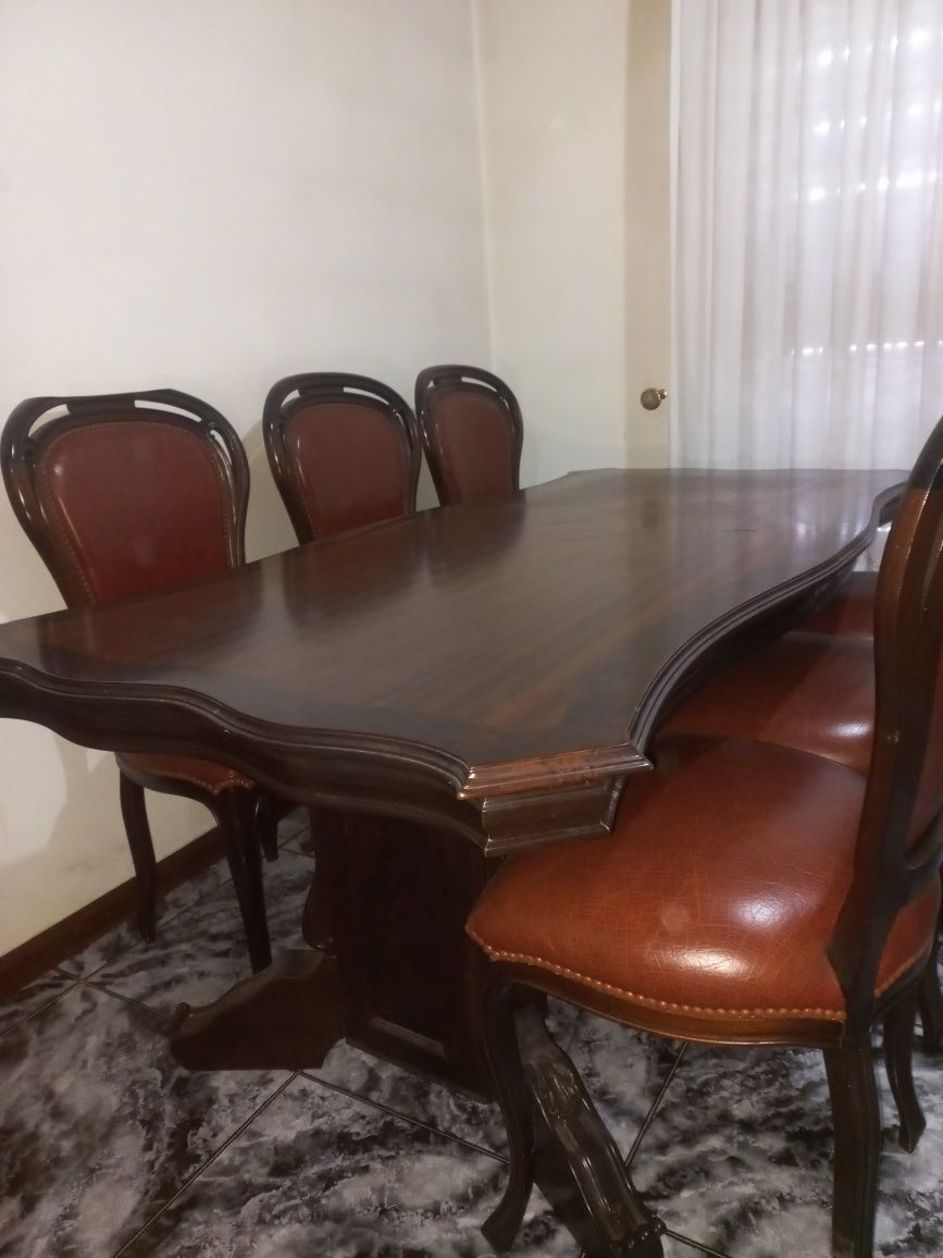 Conjunto de mesa com 6 cadeiras