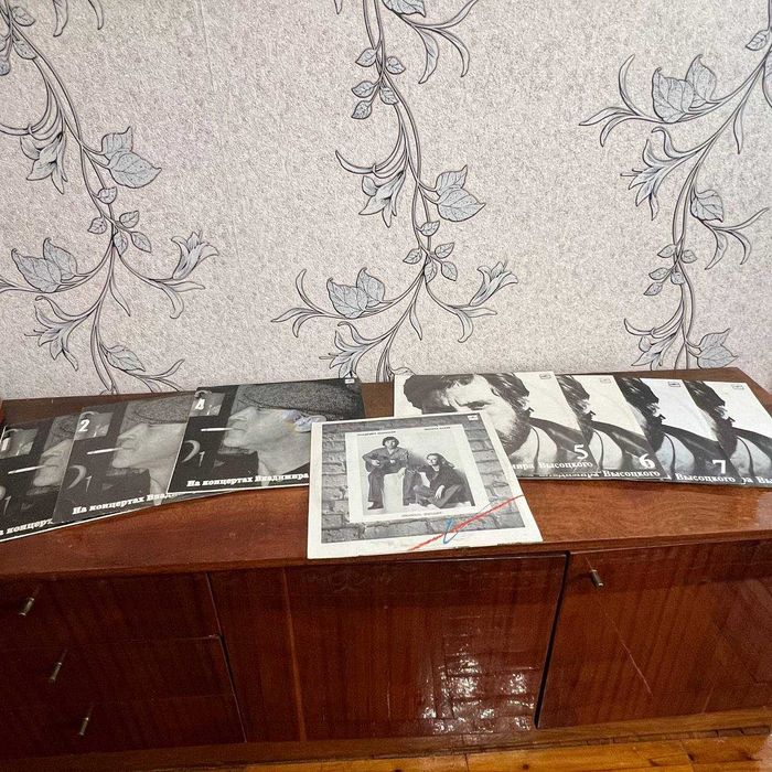 Платівки: класика, рок, поп, казки, іноземні. Всі з 70-80-х. Запитуй