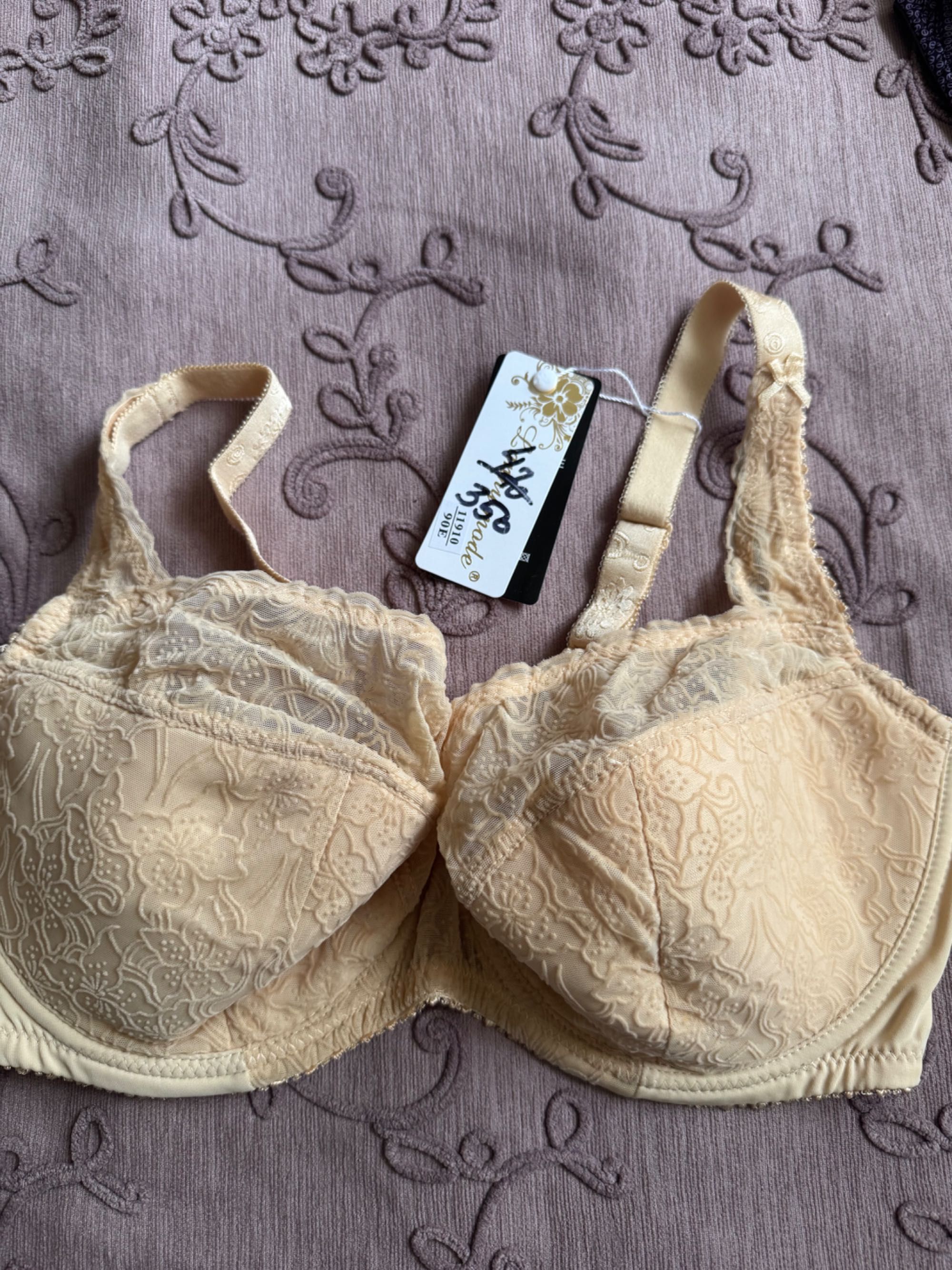 Продам бюст Lanny Mode 90 E