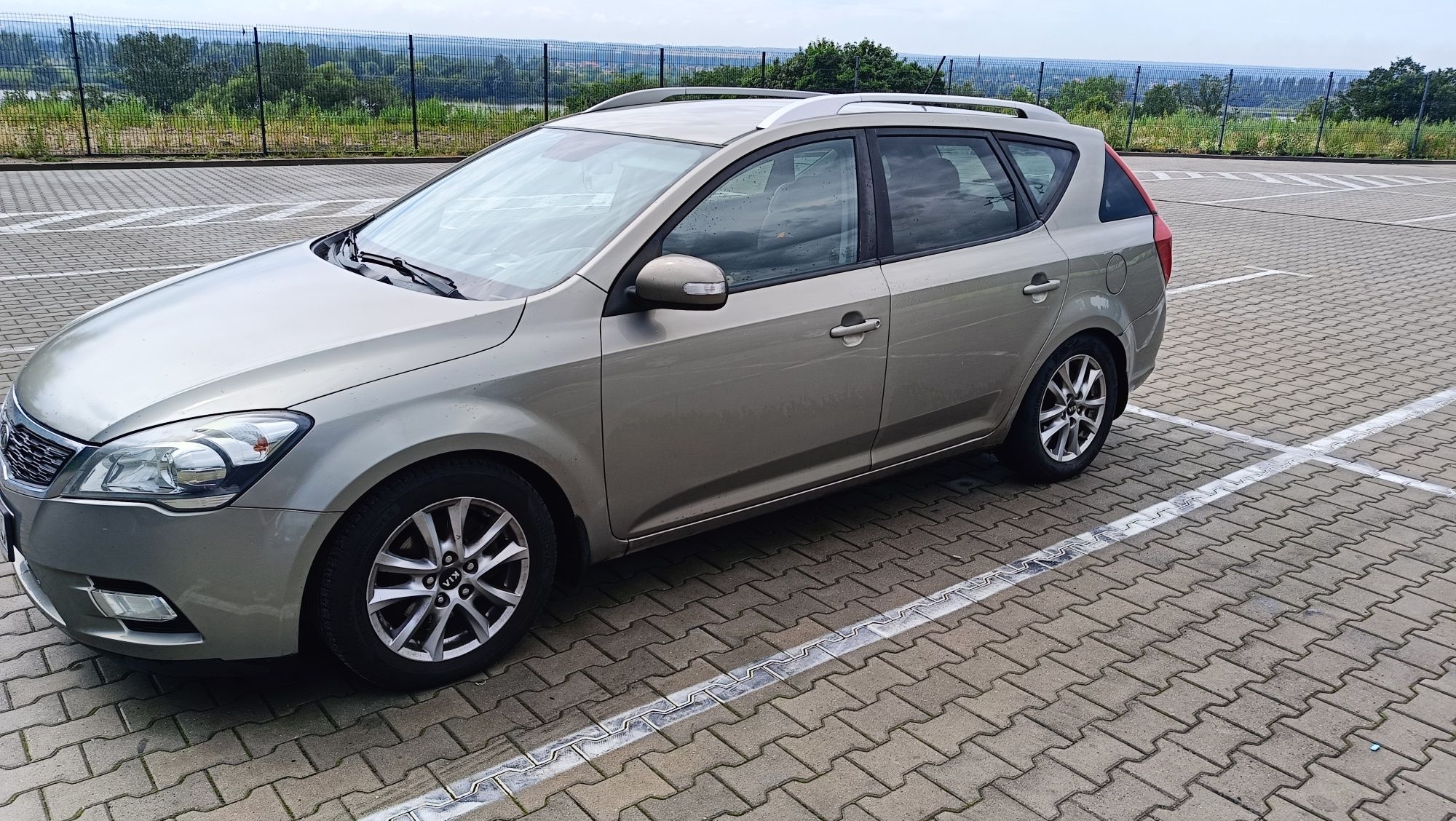 Sprzedam kia cee'd SW 1.6 crdi