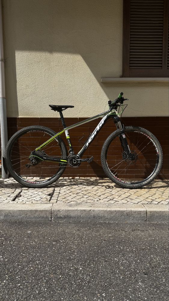 Bicicleta BTT Jorbi Carbono