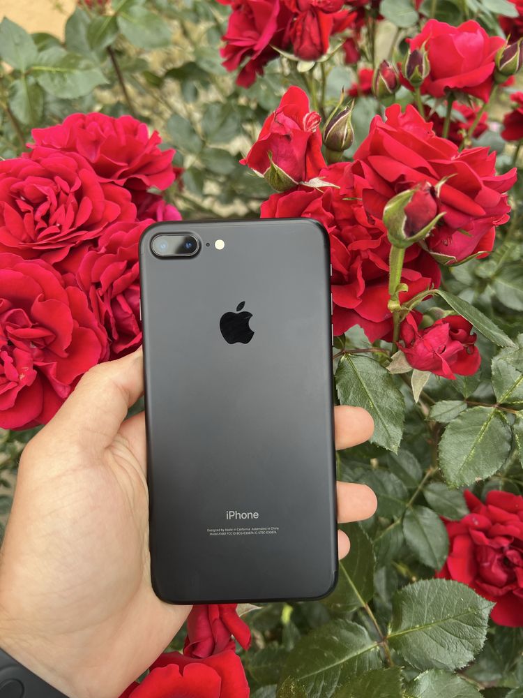 Продам iPhone 7+ plus Black 32BG.