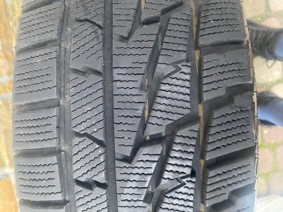 Зимові шини комплект