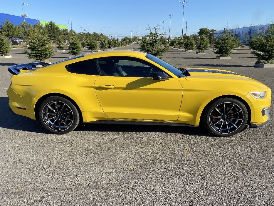Яскравий Ford Mustang 2015 автомат 2.3 ecoboost turbo