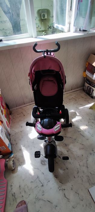 Детский трехколесный велосипед с ручкой