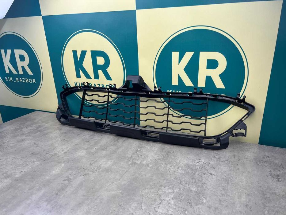 Центральна решітка в бампер BMW 3gt (F34) m-paket  	51118057188